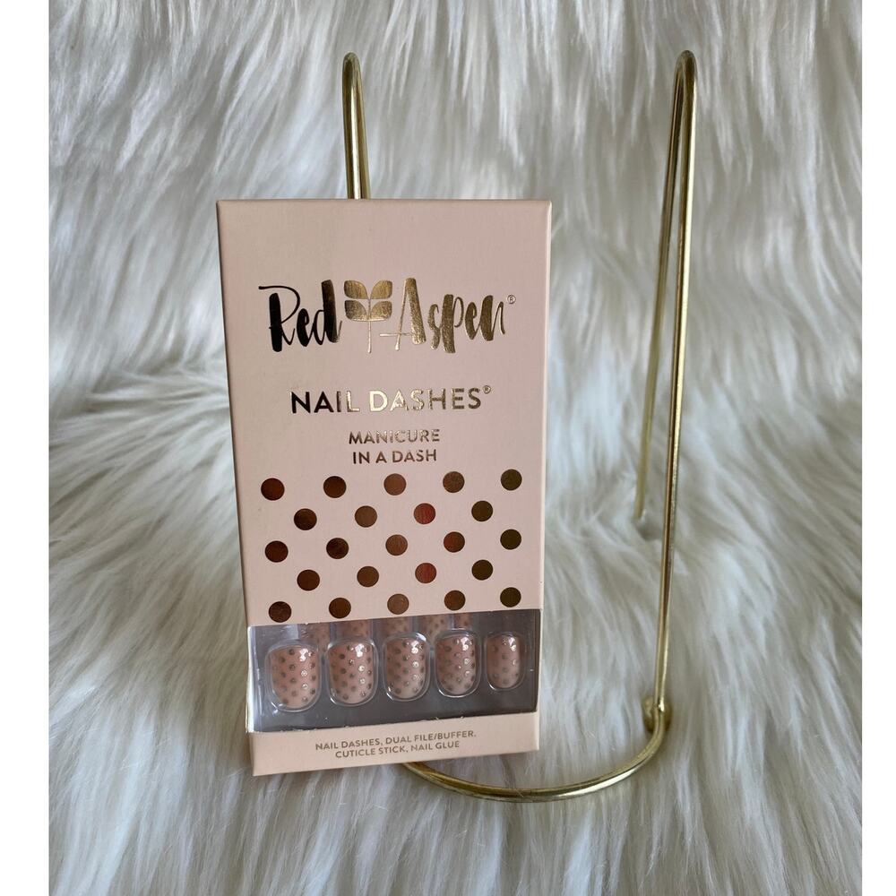 Red Aspen Nail Dashes- Tres Chic, Tracy (polka dot short, square nails)